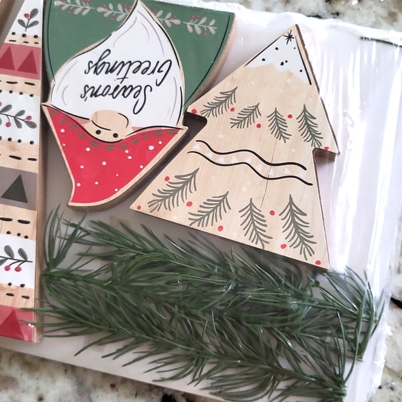 Gnome for the Holidays Christmas Decor - Picture 4 of 7